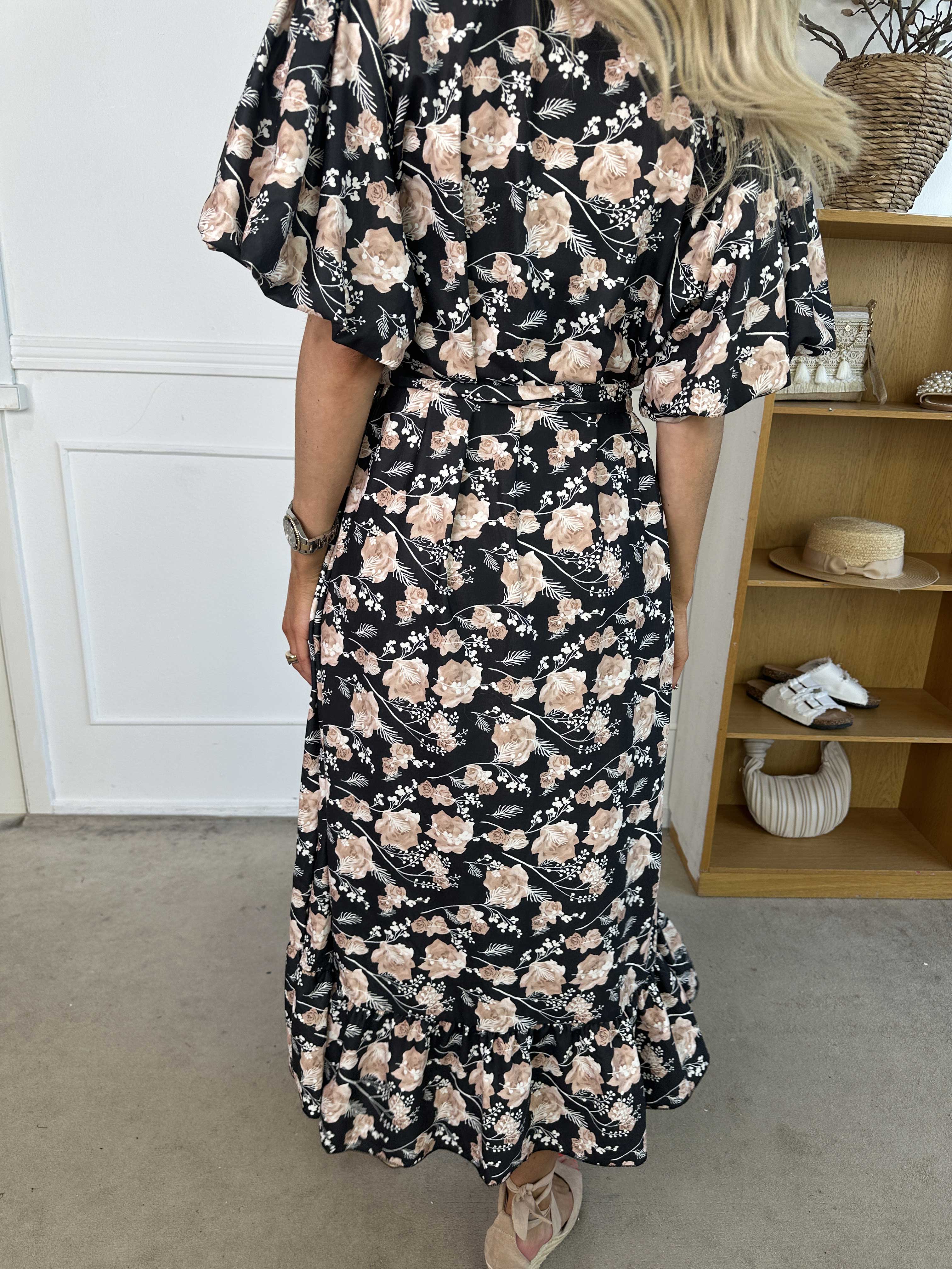 Sakira - Söt blommig klänning med puffärmar